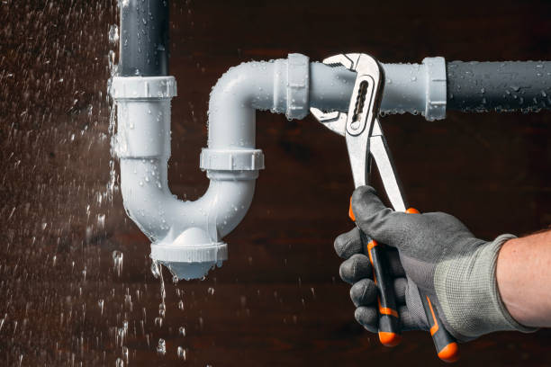 Professional Leak Detection technician working in Dalzell, SC